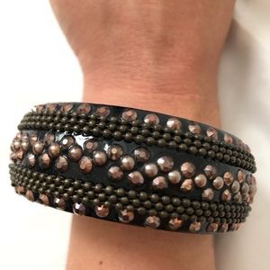 Bangle large brown and black jewels